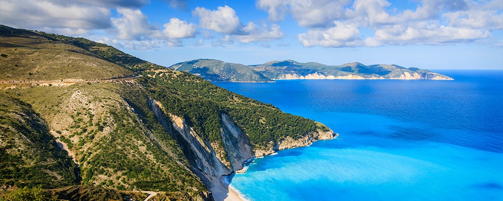 la Grèce possède plusieurs milliers d'îles dans la mer Egée; des centaines d'entre elles ont été privatisées par le gouvernement grec.