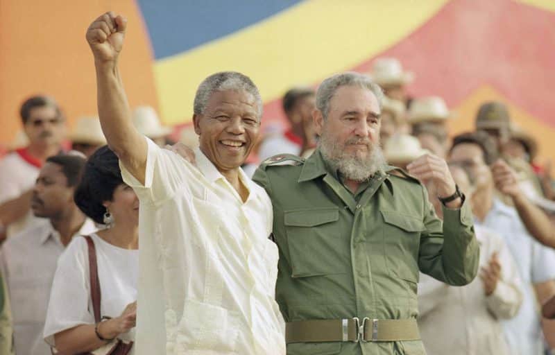 Nelson Mandela et Fidel Castro le 27 juillet 1991 à Cuba