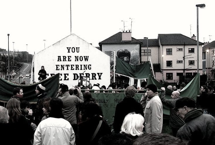 https://uk.wikipedia.org/wiki/%D0%A4%D0%B0%D0%B9%D0%BB:Free_Derry_Bloody_Sunday_memorial_march.jpg