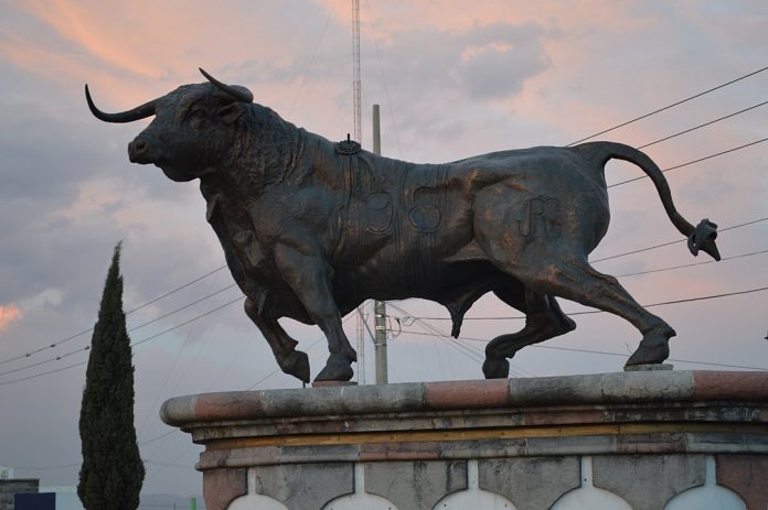 1083px-MonumentoToroBravoHuamantla_14 https://en.wikipedia.org/wiki/Huamantla#/media/File:MonumentoToroBravoHuamantla_14.JPG