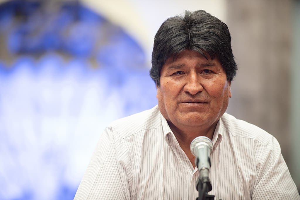https://es.wikipedia.org/wiki/Evo_Morales#/media/Archivo:Conferencia_de_Prensa_de_Evo_Morales_en_el_Museo_de_la_Ciudad_de_M%C3%A9xico_2.jpg
