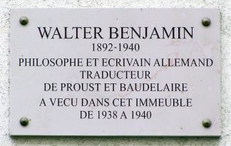 https://fr.m.wikipedia.org/wiki/Fichier:Walter_Benjamin_-_Plaque_comm%C3%A9morative_10_rue_Dombasle,_75015_Paris,_France.jpg