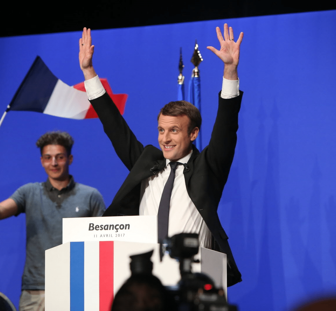 https://fr.wikipedia.org/wiki/Fichier:Emmanuel_Macron_en_meeting_à_Besançon.png