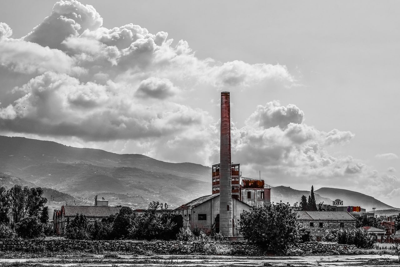 https://pixabay.com/fr/photos/usine-vieux-abandonn%C3%A9s-industrielle-2743167/