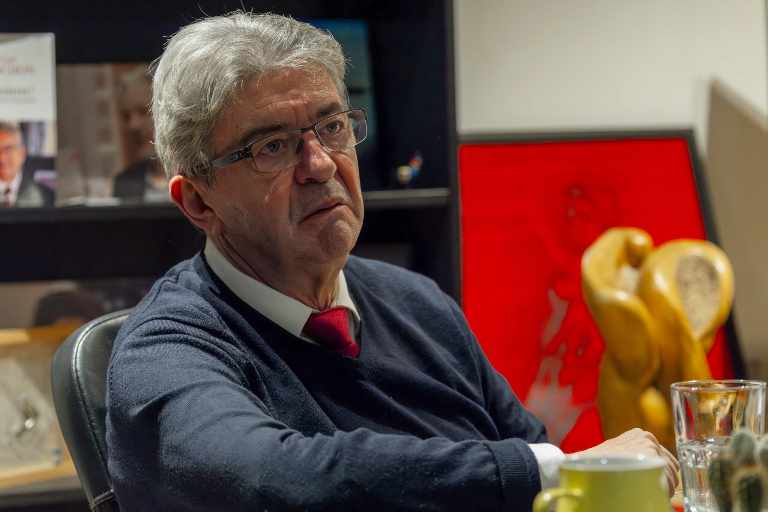 Jean-Luc Mélenchon au siège de LFI, en interview pour LVSL.