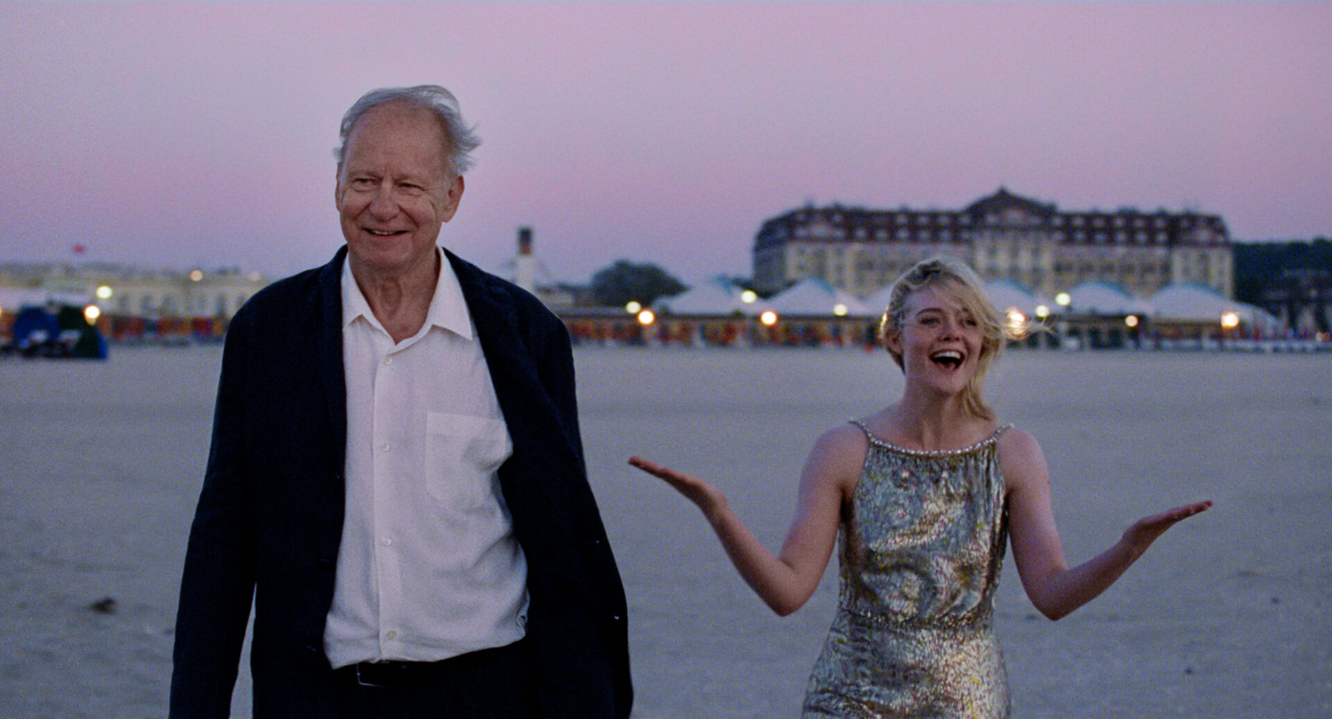 Gustav (Stellan Starsgård) et Rachel (Elle Fanning) © Kasper Tuxen